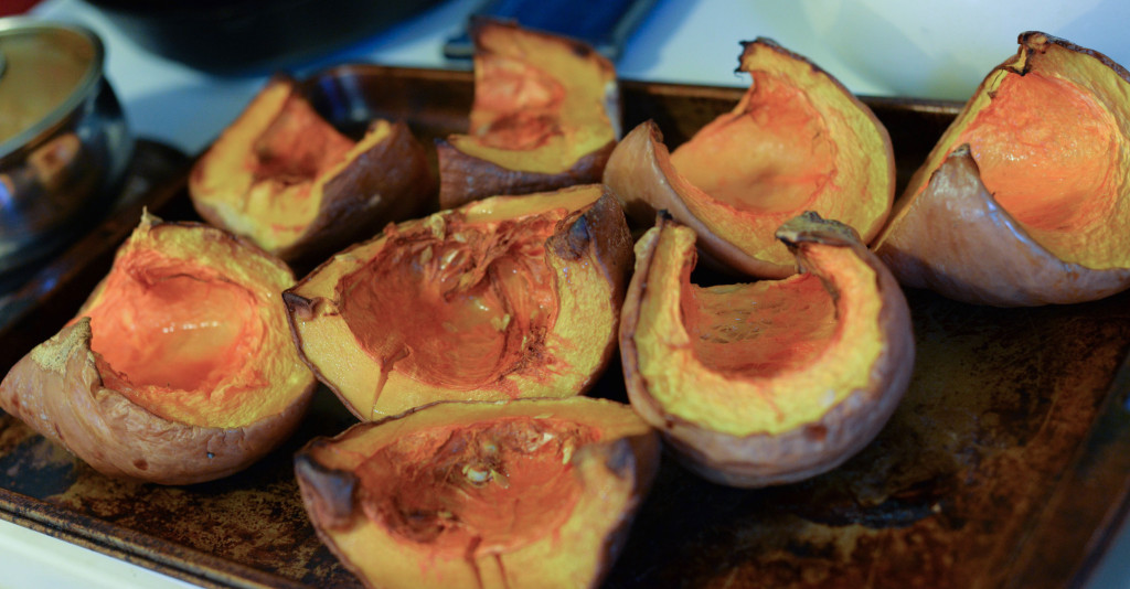 Coloca al horno todos los pedazos de calabaza. Foto: María Esther Vives Rodríguez