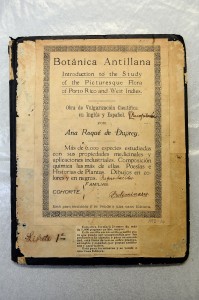 Portada de la libreta 1a de la Botánica Antillana, de Ana Roqué de Duprey. Foto por Juan Costa/Centro de Periodismo Investigativo.