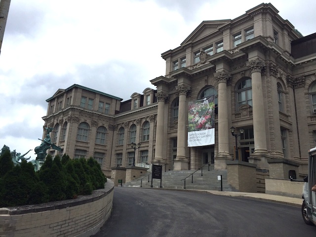 El edificio de la biblioteca abrió en el 1901, y es albergue del Orchid Rotunda, Britton Science Rotunda and Gallery, and LuEsther T. Mertz Library. Foto: Perla Sofía Curbelo